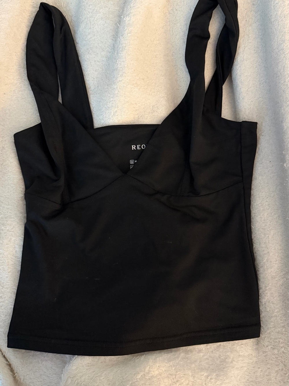 ReoRia Black V-Neck Crop Camisole